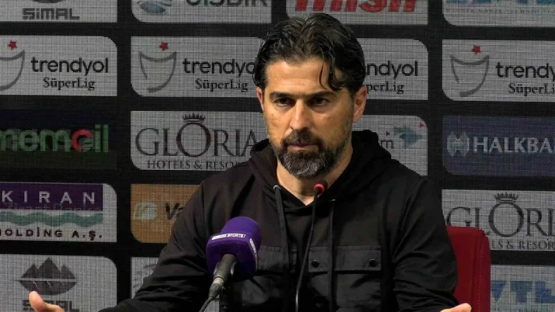 İlhan Palut: “Üzgünüz, çok değerli iki puan bıraktık” İlhan Palut: “Üzgünüz, çok değerli iki puan bıraktık”