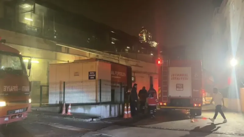 İstanbul’da AVM’de yangın İstanbul’da AVM’de yangın
