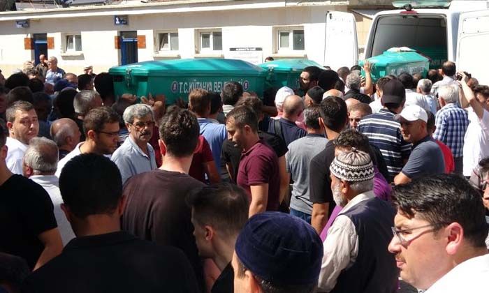 Antalya’daki kazada ölen Serdar Aköz Özlem Aköz Saime Aköz ve Nevzat Orçun defnedildi