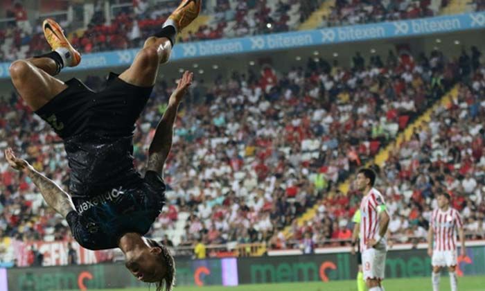 Antalyaspor’u 3-0 mağlup eden Adana Demirspor liderliğe oturdu