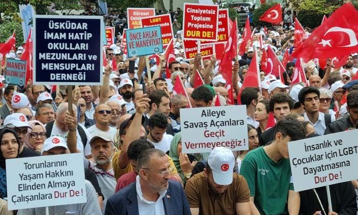 Fatih’te LGBT dayatmasına tepki yürüyüşü