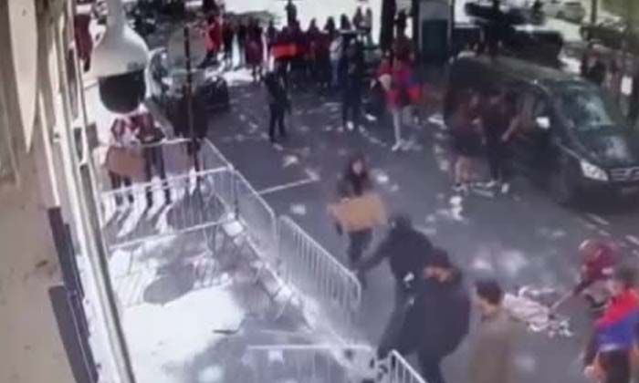 Fanatik Ermeniler, Azerbaycan’ın Fransa Büyükelçiliğine saldırdı