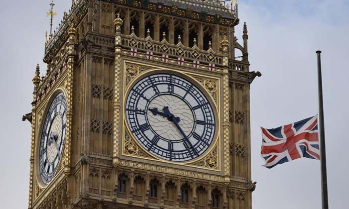 Kraliçe Elizabeth için yapılan saygı duruşu sırasında çanları çalmayan Big Ben’e soruşturma