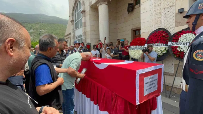 Şehit Uzman Çavuş Ertaş’a hüzünlü veda Şehit Uzman Çavuş Ertaş’a hüzünlü veda