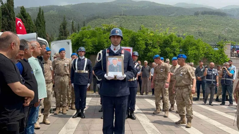 Şehit Uzman Çavuş Ertaş’a hüzünlü veda Şehit Uzman Çavuş Ertaş’a hüzünlü veda