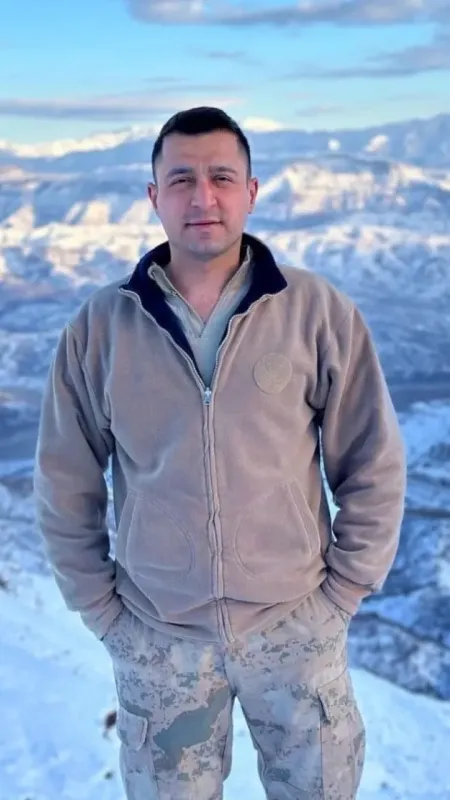 Şehit Uzman Çavuş Ertaş’a hüzünlü veda Şehit Uzman Çavuş Ertaş’a hüzünlü veda