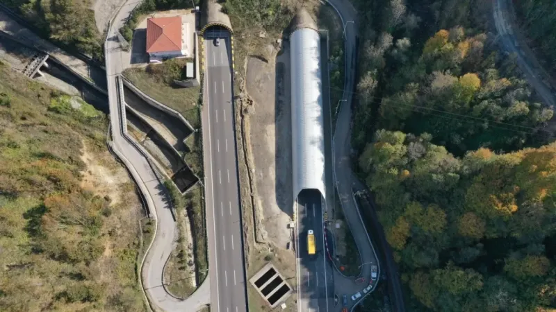Bolu Dağı Tüneli 300 ton çelik kullanılarak 67 metre uzatılacak Bolu Dağı Tüneli 300 ton çelik kullanılarak 67 metre uzatılacak