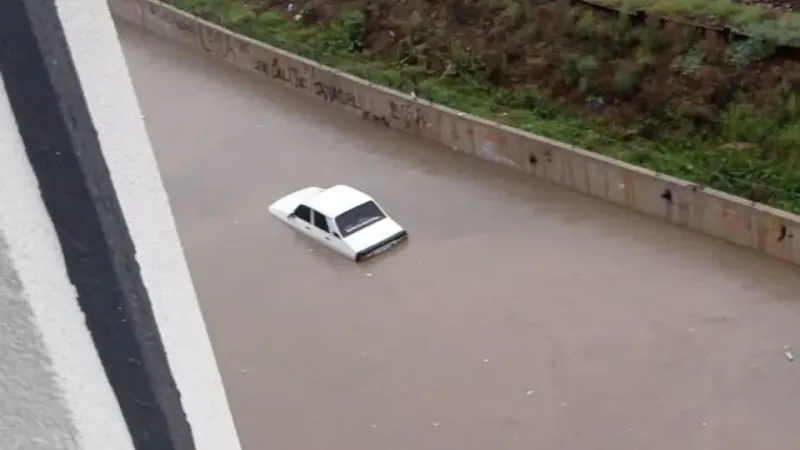 Ankara’da sağanak yağış etkili oldu, sokaklar göle döndü Ankara’da sağanak yağış etkili oldu, sokaklar göle döndü