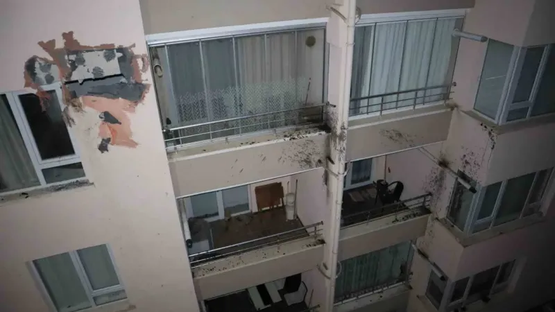 Ankara’da ilginç kaza: Kontrolden çıkan otomobil binanın 3’üncü katına çarptı Ankara’da ilginç kaza: Kontrolden çıkan otomobil binanın 3’üncü katına çarptı
