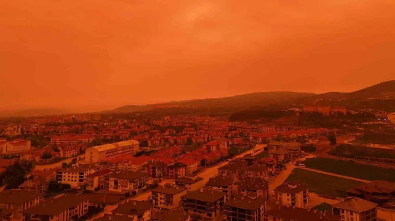 Çöl tozuna karşı uzmanından korkutan uyarı: "Ölüme kadar götürebilir" Çöl tozuna karşı uzmanından korkutan uyarı: "Ölüme kadar götürebilir"