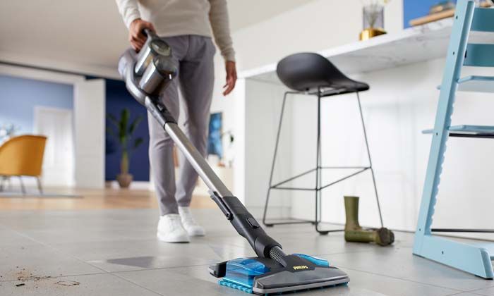 Kablosuz dik süpürge teknolojimizle evleri tek hareketle derinlemesine silip süpürüyoruz