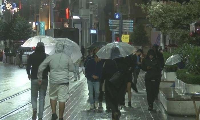 İstanbul’da sağanak yağmur etkili oluyor