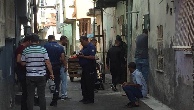 Almanya’ya götüreceğiz diye 8 bin Euro alıp Adana’da eve kilitlediler