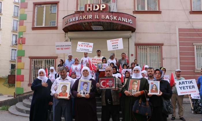 Evlat nöbetine 5 aile daha katıldı