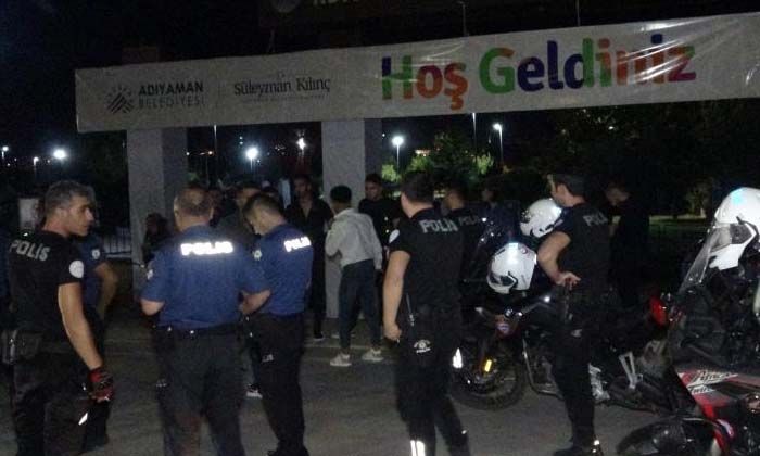 Adana’da konserde bıçaklı kavga: 1’i ağır 4 yaralı