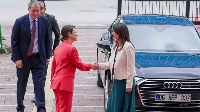 DEM Parti’den CHP’ye ziyaret DEM Parti’den CHP’ye ziyaret
