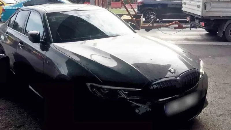 Ünlü şarkıcı Yıldız Tilbe, polis aracına çarptı