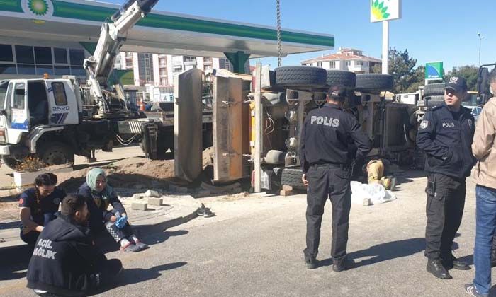 Ankara’da kaldırımda yürürken kamyonun altında kalan Betül Eratik hayatını kaybetti