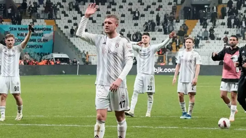 Joe Worrall, siyah-beyazlı formayla ilk golünü attı Joe Worrall, siyah-beyazlı formayla ilk golünü attı