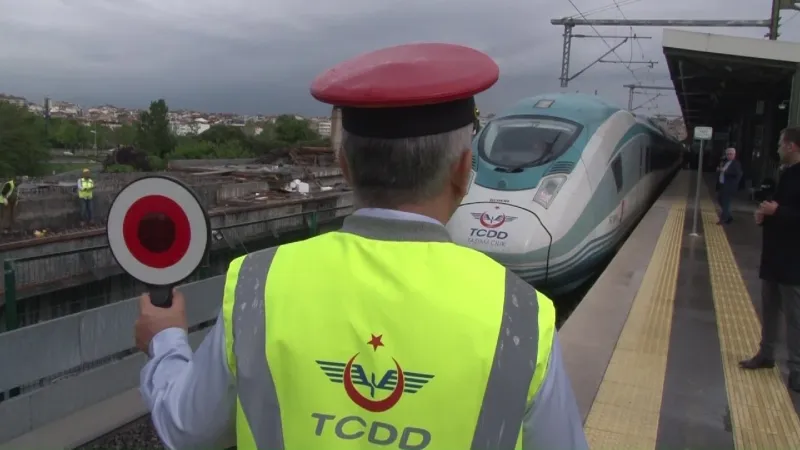 İstanbul - Sivas YHT ilk seferini yaptı İstanbul - Sivas YHT ilk seferini yaptı