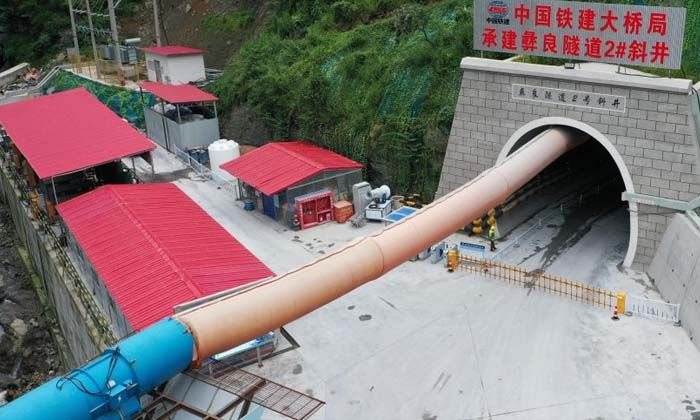 Dünyanın en uzun hızlı tren tünelinin temeli atıldı