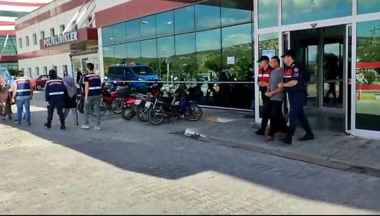 Tatil bahanesiyle geldiği annesinin 5 komşusunu soydu