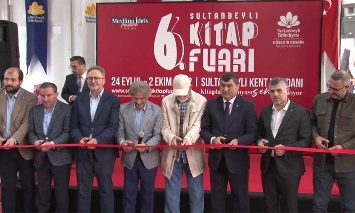 Sultanbeyli’de 2022-2023 Kültür-Sanat Sezonu, kitap fuarı ile başladı