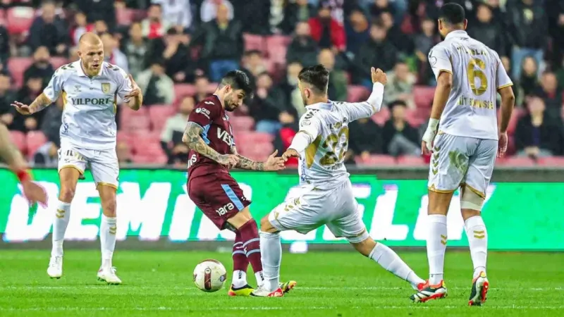 Karadeniz derbisinde Samsunspor, Trabzonspor'u 3-1'le geçti Karadeniz derbisinde Samsunspor, Trabzonspor'u 3-1'le geçti
