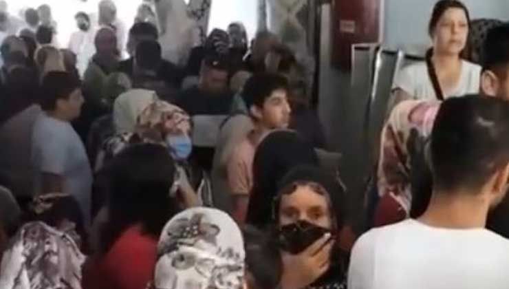 Antalya’da ucuz halı izdihamı! Vatandaşlardan ezilmekten son anda kurtuldu