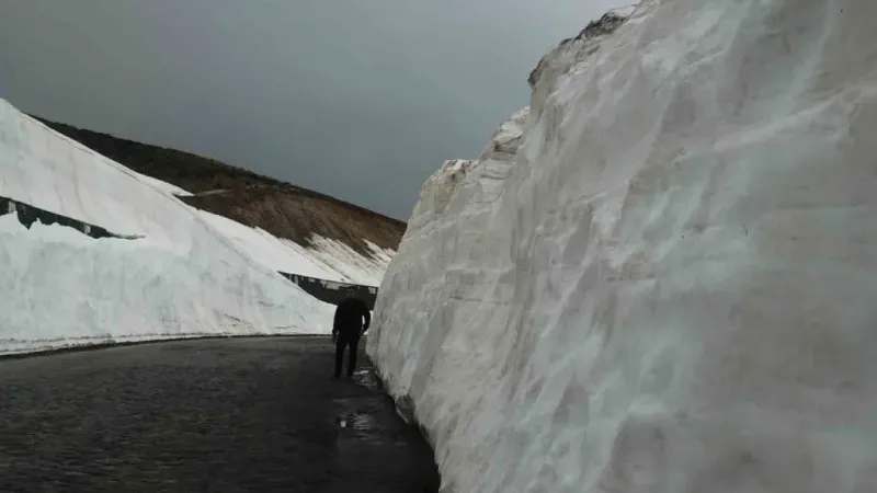 Nemrut’ta Mayıs’ta bile kar kalınlığı 5 metreyi buluyor Nemrut’ta Mayıs’ta bile kar kalınlığı 5 metreyi buluyor