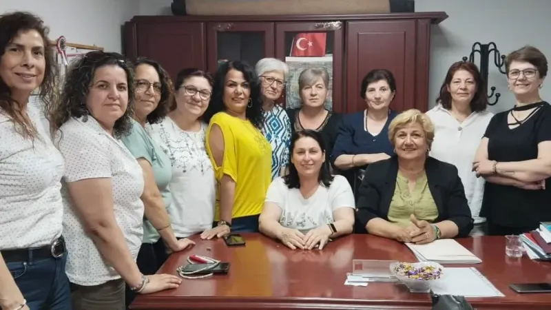 CHP Manisa İl Kadın Kollarından toplu istifa CHP Manisa İl Kadın Kollarından toplu istifa