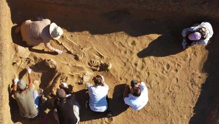 Mersin’de heyecanlandıran keşif: Amforada 4 bireyin iskeleti ortaya çıktı