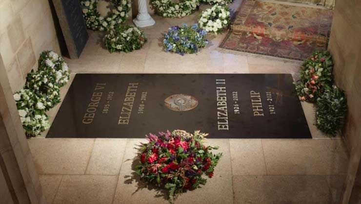 Buckingham Sarayı, Kraliçe II. Elizabeth’in mezar taşını paylaştı