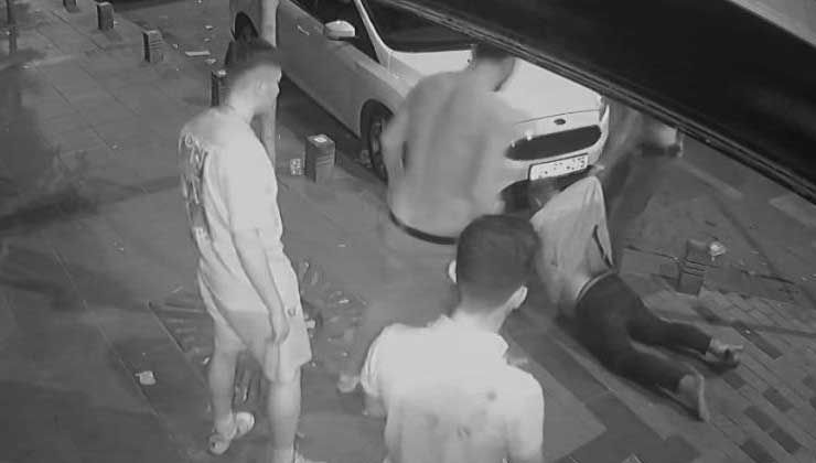 İstanbul’da dehşet anları kamerada: Şehir eşkıyaları öldüresiye dövdü