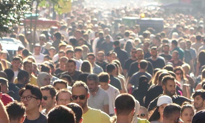 Taksim’de hafta sonu yoğunluğu