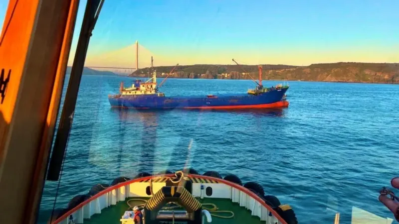 İstanbul Boğazı’nda gemi trafiği çift yönlü ve geçici olarak askıya alındı İstanbul Boğazı’nda gemi trafiği çift yönlü ve geçici olarak askıya alındı