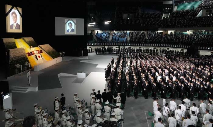 Abe için resmi cenaze töreni düzenlendi