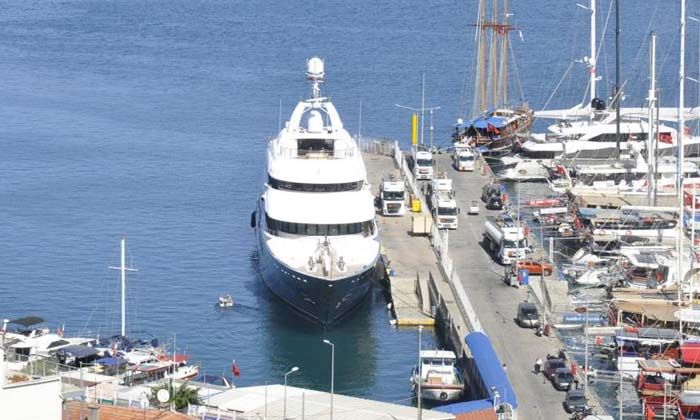 Abramov’un mega yatı “Titan” Fethiye’de