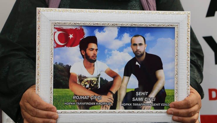 Evlat nöbetindeki anne: “2 evlat hasretini birden çekiyorum”