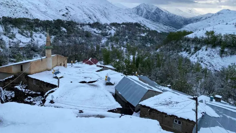 Van’a mayıs ayında lapa lapa kar yağdı Van’a mayıs ayında lapa lapa kar yağdı
