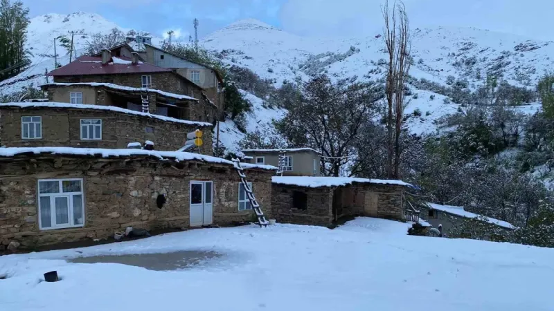 Van’a mayıs ayında lapa lapa kar yağdı Van’a mayıs ayında lapa lapa kar yağdı