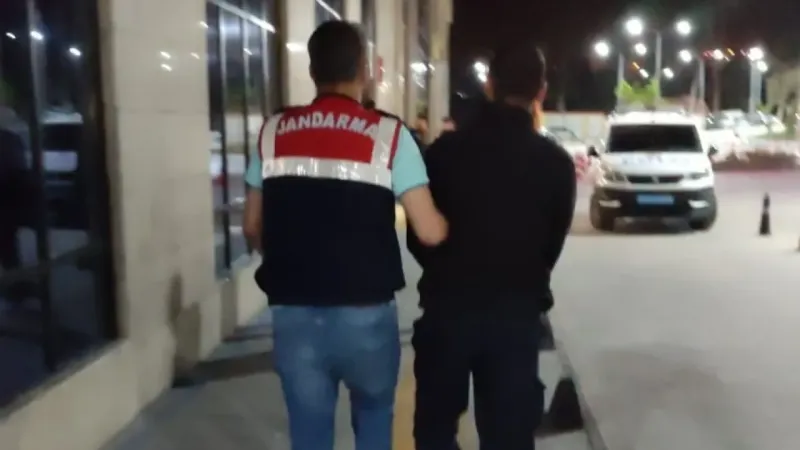 FETÖ’ye İzmir merkezli 8 ilde operasyon: 11 gözaltı FETÖ’ye İzmir merkezli 8 ilde operasyon: 11 gözaltı