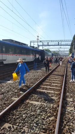 İZBAN raydan çıktı, yolcular tahliye edildi İZBAN raydan çıktı, yolcular tahliye edildi