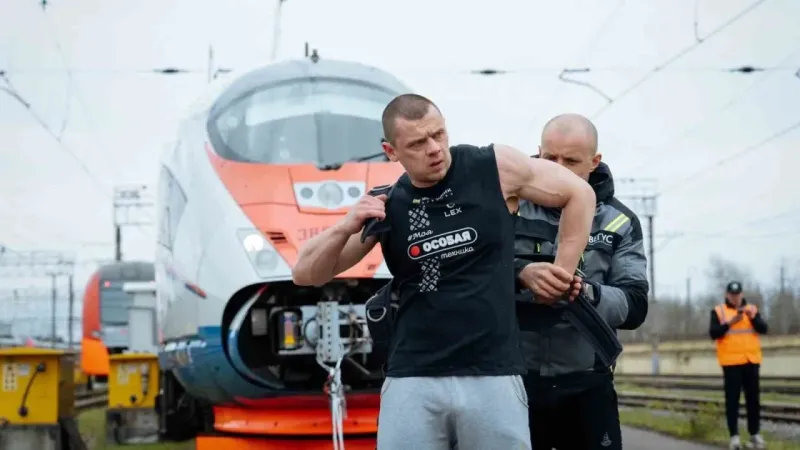 Rus atlet, 650 tonluk treni çekerek dünya rekoru kırdı