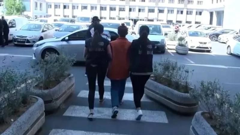 Ünlü şarkıcı Kalben'e uyuşturucudan gözaltı