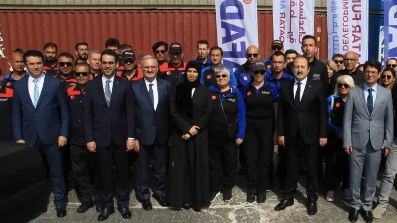 ’Türkiye-Katar Gazze İyilik Gemisi’ Mersin’den uğurlandı