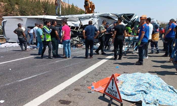 Şoför perdeyi düzeltirken 16 kişi hayatını kaybetmiş