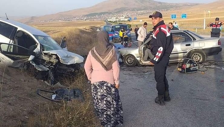 Konya’da feci kaza! Araçlar kafa kafaya çarpıştı: 5 ölü, 2 ağır yaralı