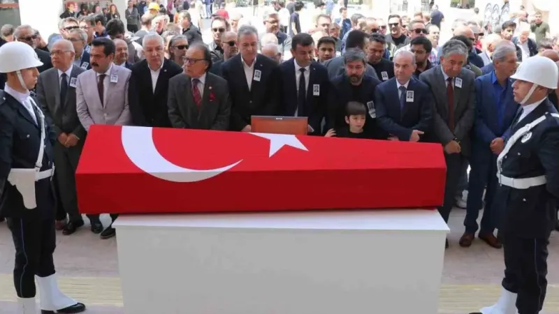 Eski Devlet Bakanı Kocabatmaz törenle son yolculuğuna uğurlandı Eski Devlet Bakanı Kocabatmaz törenle son yolculuğuna uğurlandı