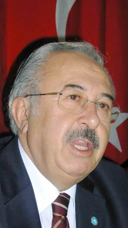 Eski Devlet Bakanı Kocabatmaz törenle son yolculuğuna uğurlandı Eski Devlet Bakanı Kocabatmaz törenle son yolculuğuna uğurlandı